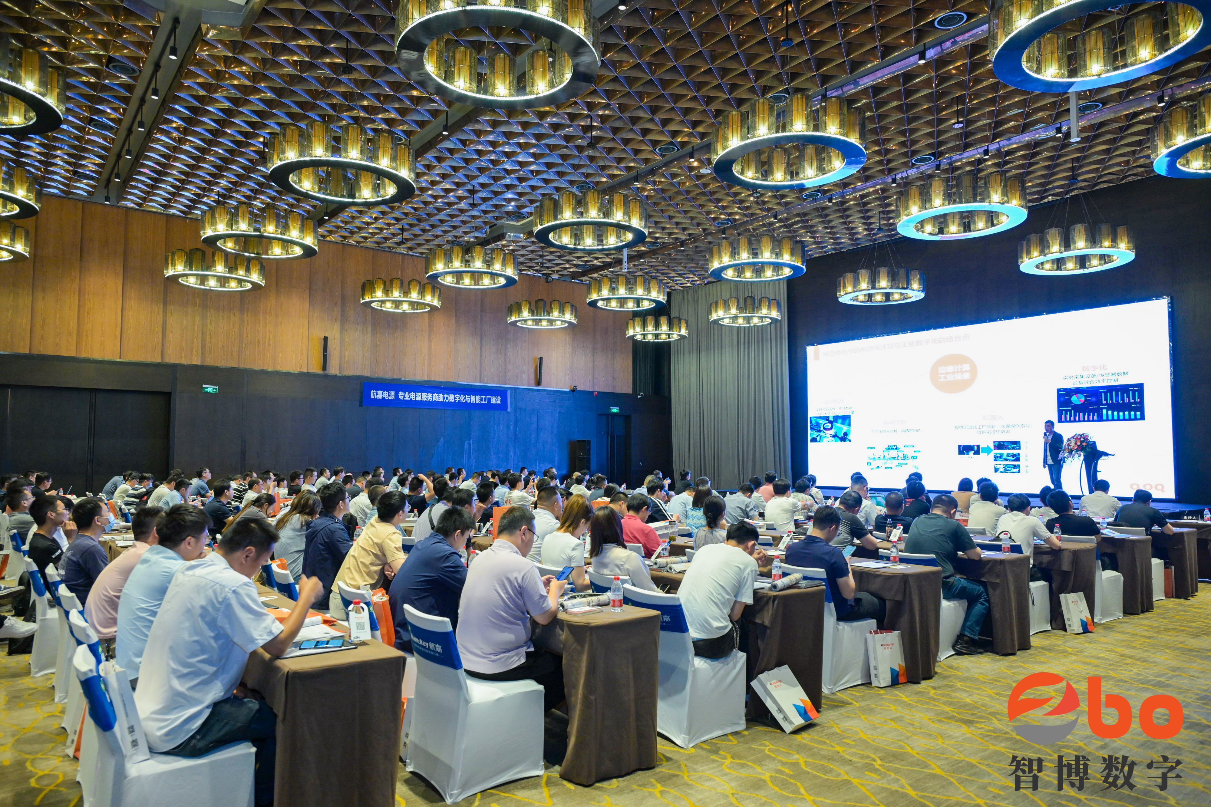 阿普奇亮相武漢數字化論壇，AK系列引領智造新篇章